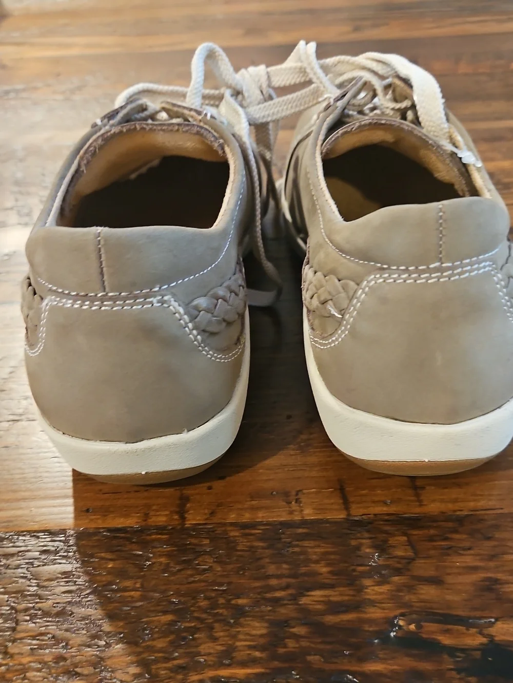 NWOB aetrex  Dana Women’s Taupe Casual Lace-Up Oxford  /Sneaker